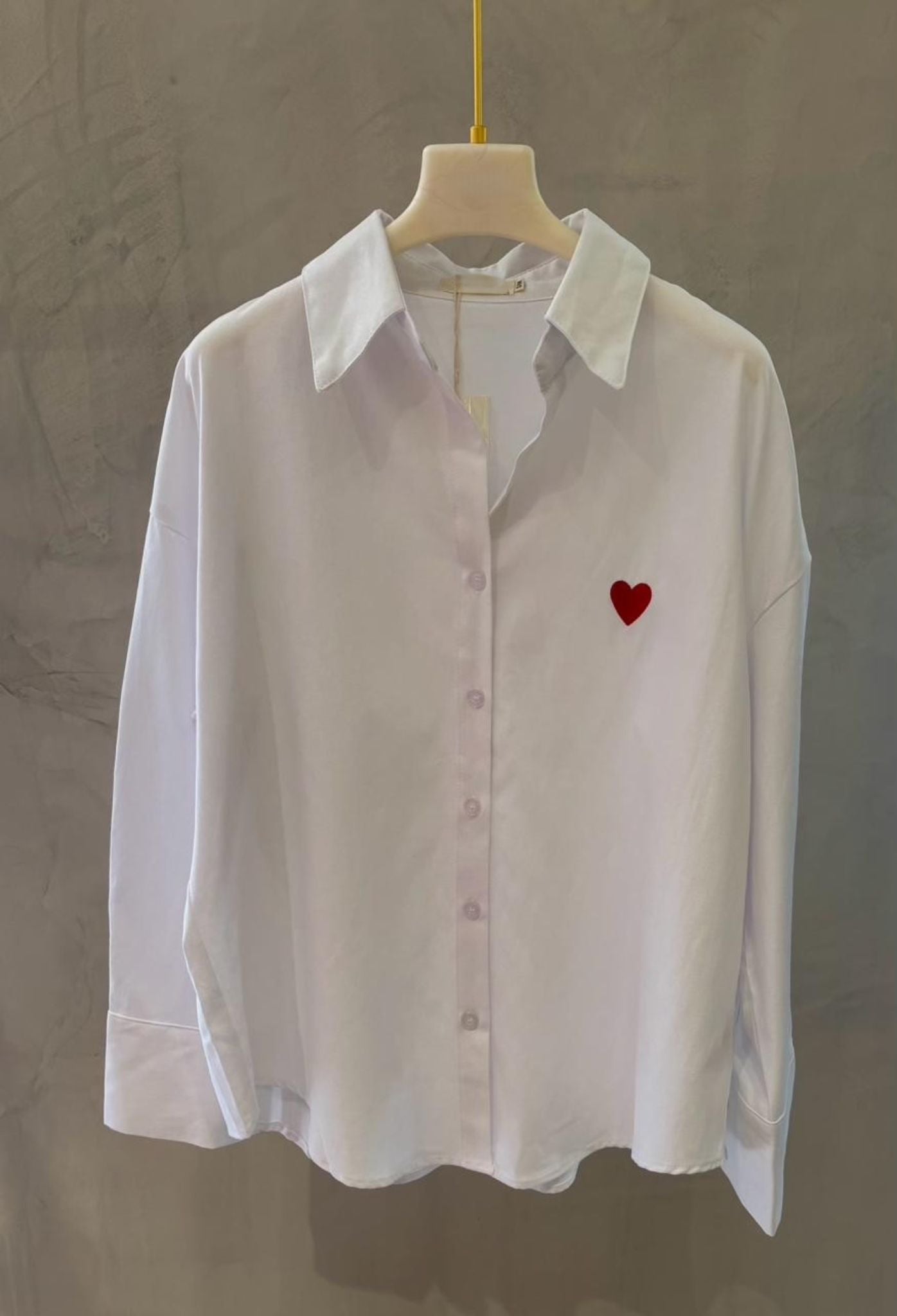 Chemise a coeur brodé